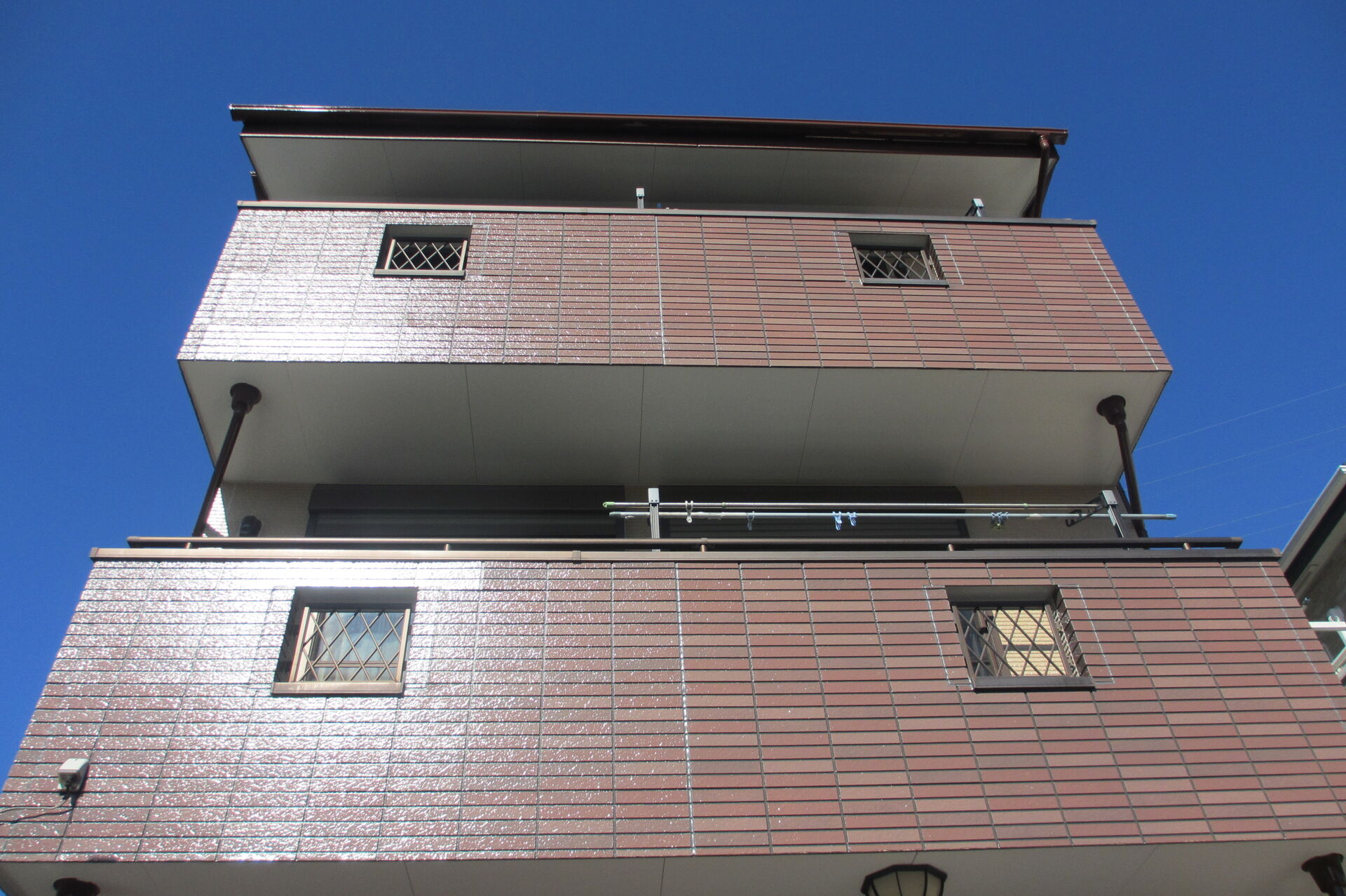 大和市内限定キャンペーン安全対策棚足場9月半額￥１２０，０００‐セール　外壁軒天井裏破風板軒樋竪樋塗装工事建坪×２９、８００円　￥７４５，０００-見積無料承っております。　ます。　