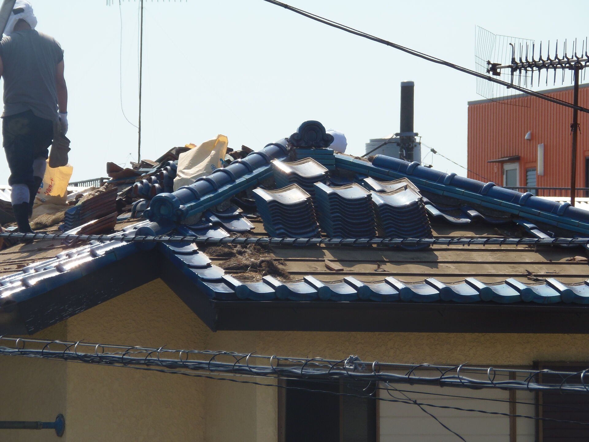 建物構造　RC躯体コンクリート造り　鉄骨躯体造り　木造躯体造り施工手順防水工事仕上げと様々雨漏り点検修理工事も様々　様々な原因パターンを把握診断　雨漏れを完全安心完全に直接責任施工　見積無料で承ります。気軽にお問い合わせください。　　　